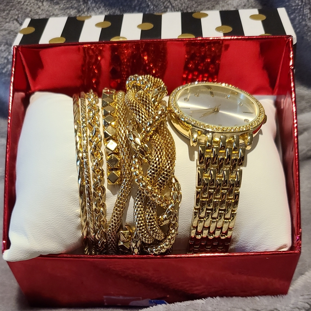 New Gold Tone watch and bracelet set